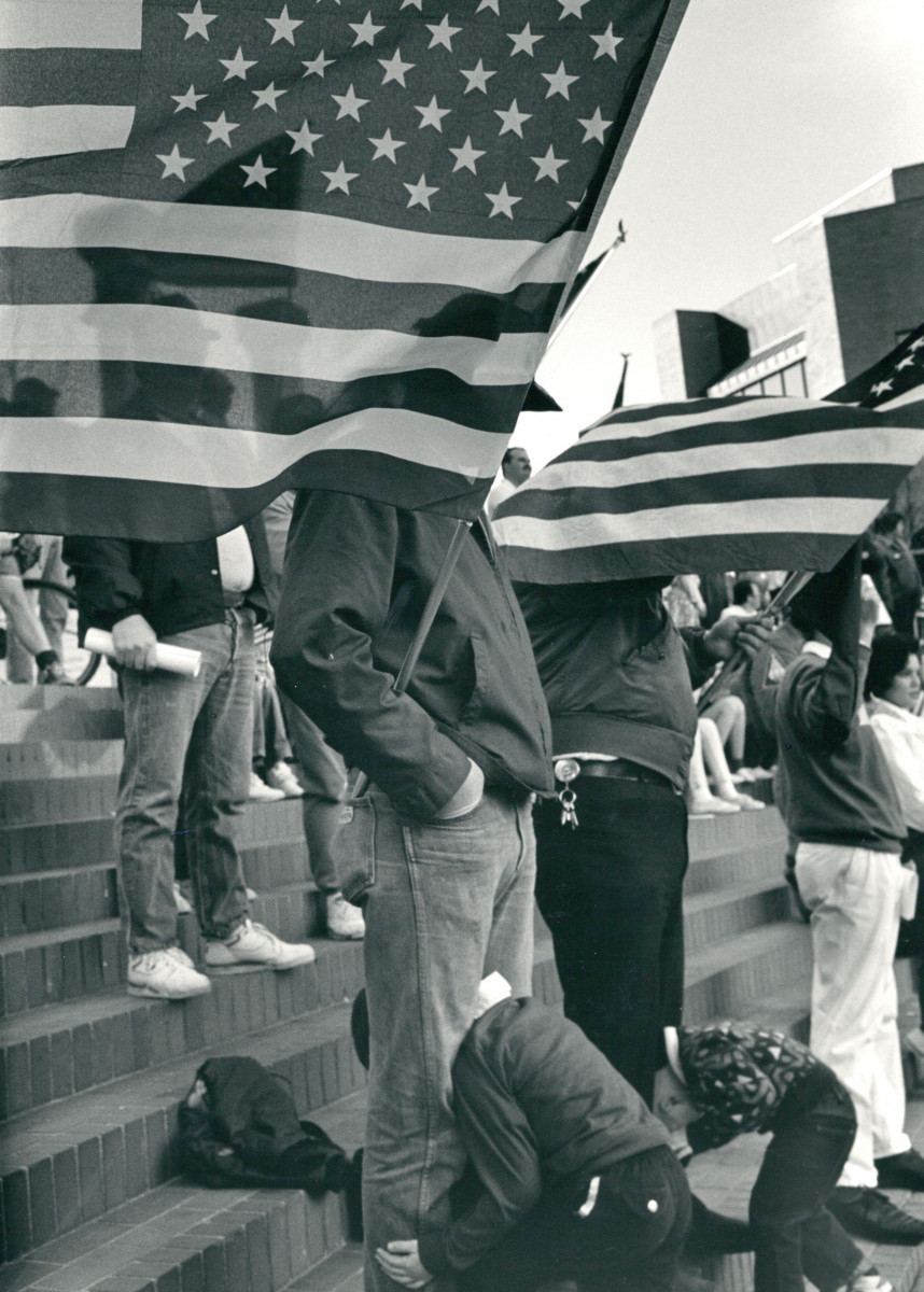 heads_and_flags_0.jpg