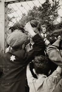 lodz_ghetto_children-talking-through-fence-698x1024.jpg